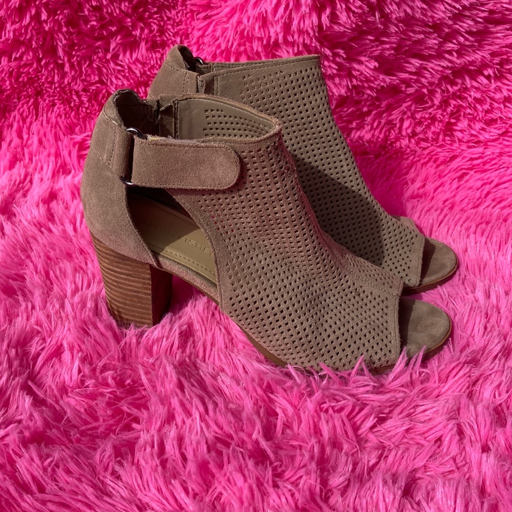 Marc Fisher Demika taupe perforated suede booties size 8.5